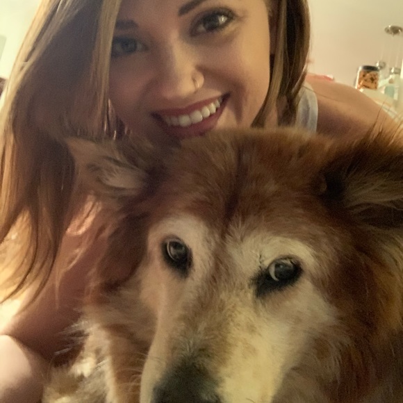 Meet your Posher, Danielle! - Picture 4 of 5